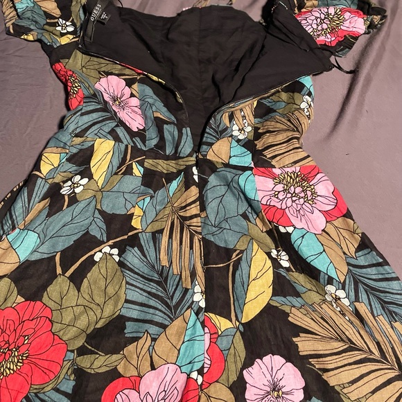 Guess floral romper. Size 0. - Picture 3 of 3